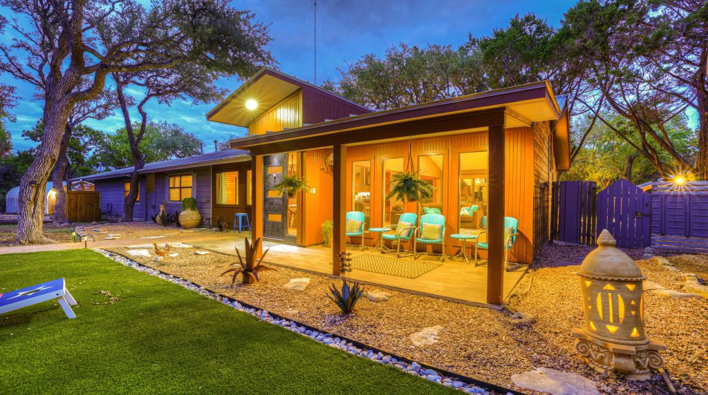 Modern mid-century home for Hill Country getaways